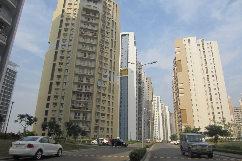 dlf-new-town-heights